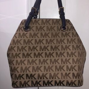 ✨Michael Kors ✨MK Emblem Bowler Bag
